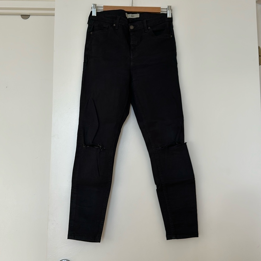 Distressed skinny jeans
